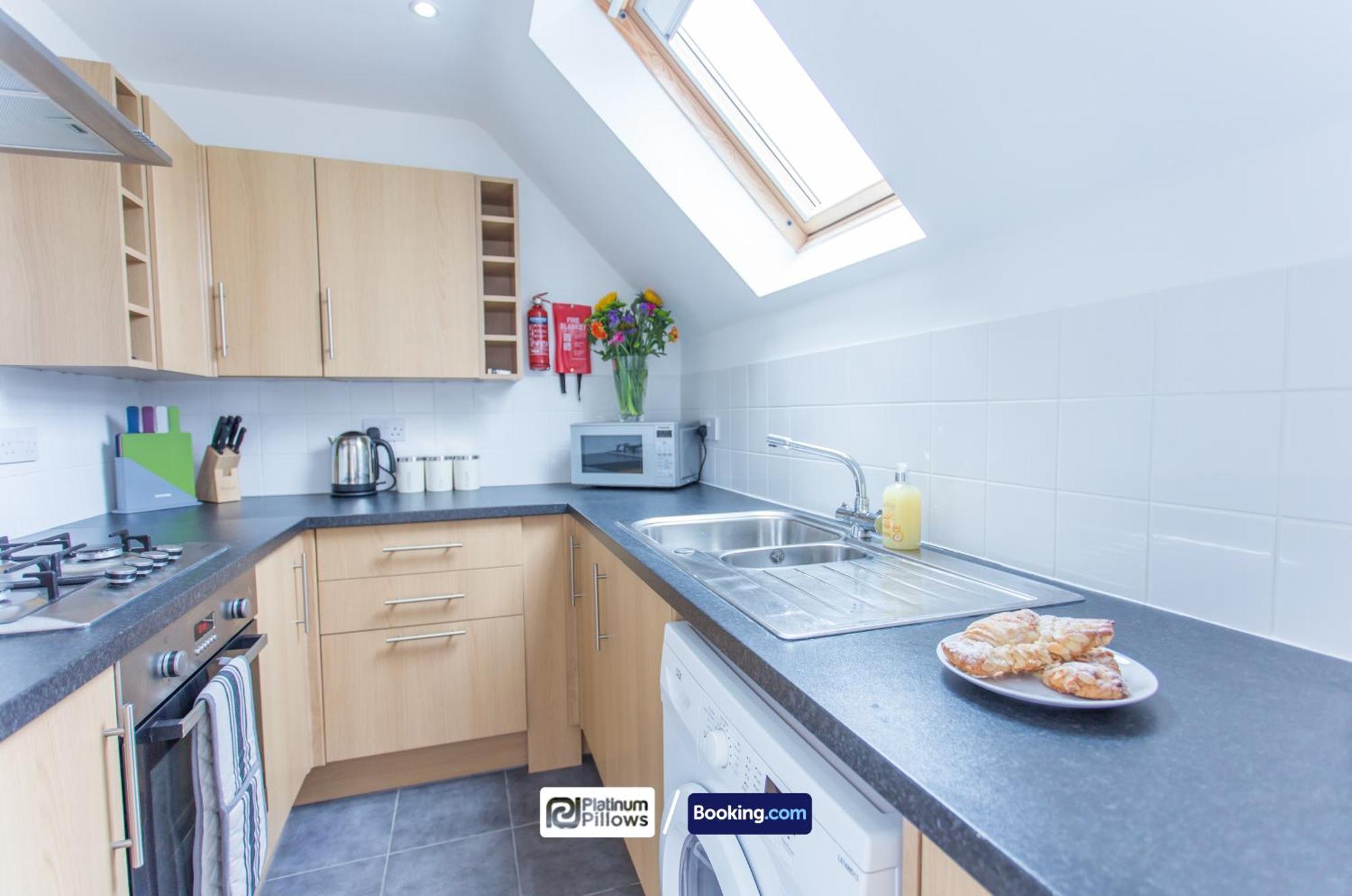 Modern Oxford 2 Bedroom Apartments, Families & Contractor Accommodation, Near John Radcliffe Hospital Exterior foto